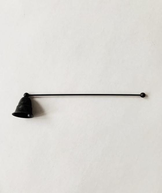En klassisk fin lyseslukker fra trend design i metall som absolutt er å anbefale fremfor for å blåse ut lys. Du slipper stearinflekker og for mye røyk samt at det er tryggere, En fin detalj til din hjem eller hytta.