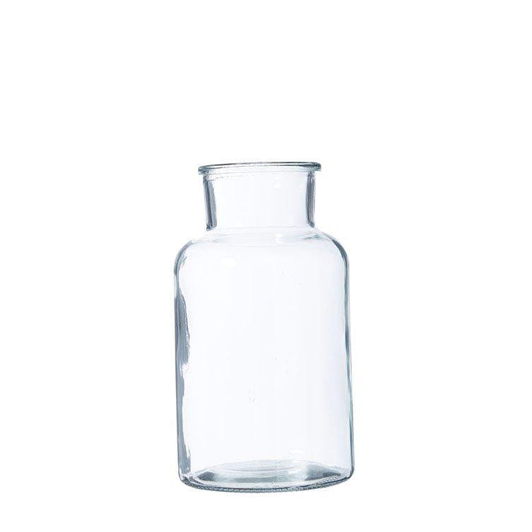 Vakker klar glassvase. Utformningen gjør at den passer perfekt til blomster. Like fin med stener og kvister eller en lyslenke. En klassiker til hjemmet!