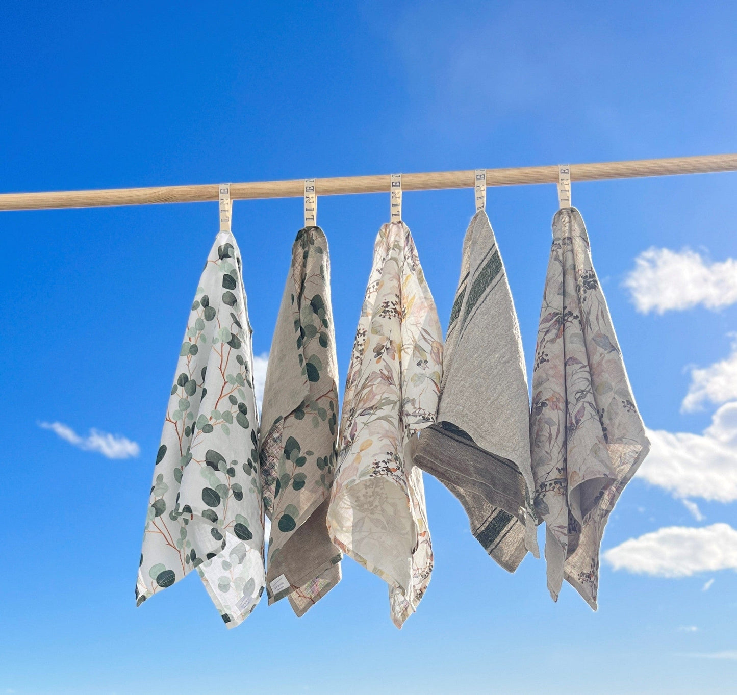 Vakre kjøkkenhåndklær i 100% lin fra Linen Tales, et holdbart og vakkert materiale. Vi har mange mønster.