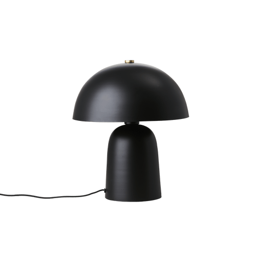 En kul og rustikk sort lampe fra Affari som gir et lekkert og sofistikert lys. Bordslampen passer til både hjemmet og hytta, skap stemning når det blir mørkere ute.