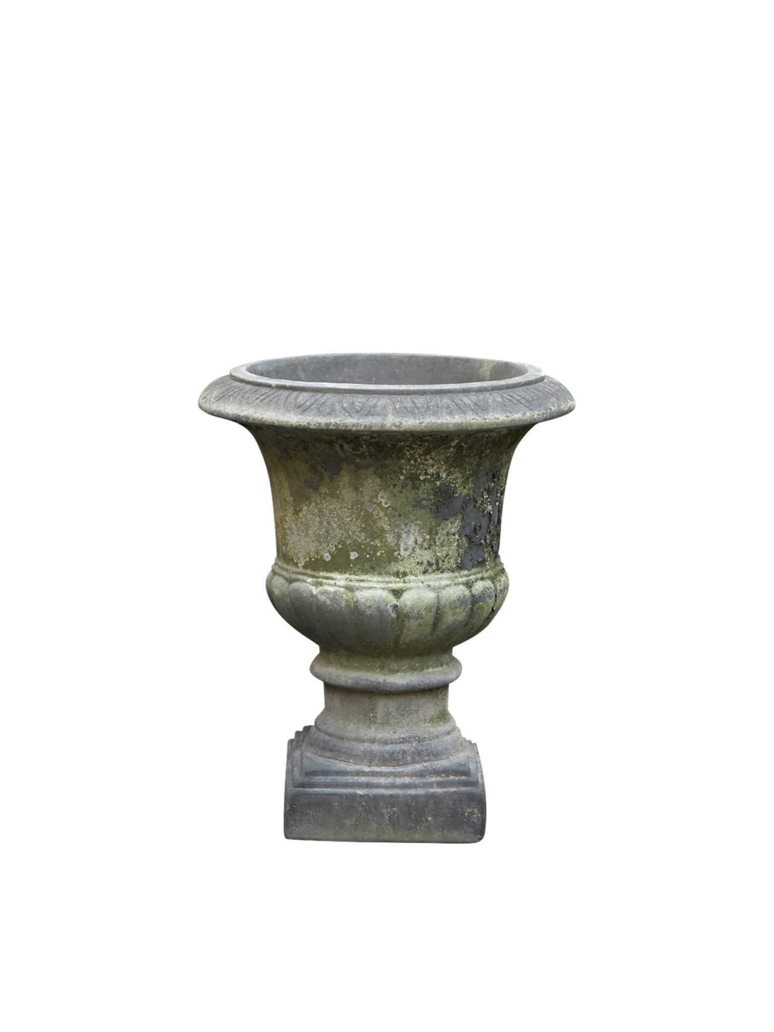 Stor krukke i keramikk med vakker patina. Denne er lekker som den er eller fyll den med dine favorittblomster, siv og gress er flott i denne. Mål: D35xH40cm.