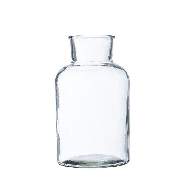 Vakker klar glassvase. Utformningen gjør at den passer perfekt til blomster. Like fin med stener og kvister eller en lyslenke. En klassiker til hjemmet! 