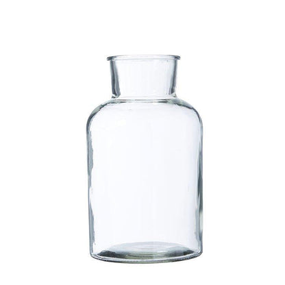 Vakker klar glassvase. Utformningen gjør at den passer perfekt til blomster. Like fin med stener og kvister eller en lyslenke. En klassiker til hjemmet! 