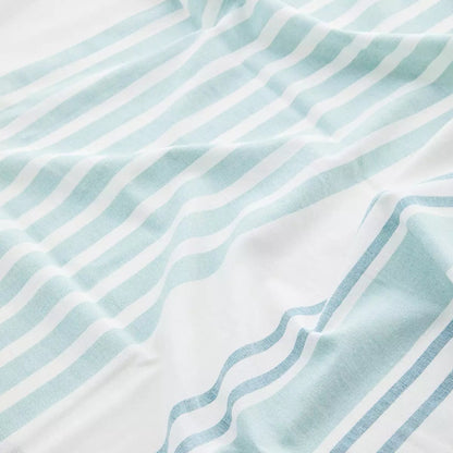 Deilig bomullshåndkle med frynser. Hamam håndklær tørker raskt, tar liten plass og er perfekt i strandvesken eller piknik kurven. Dette i off-white og mint.